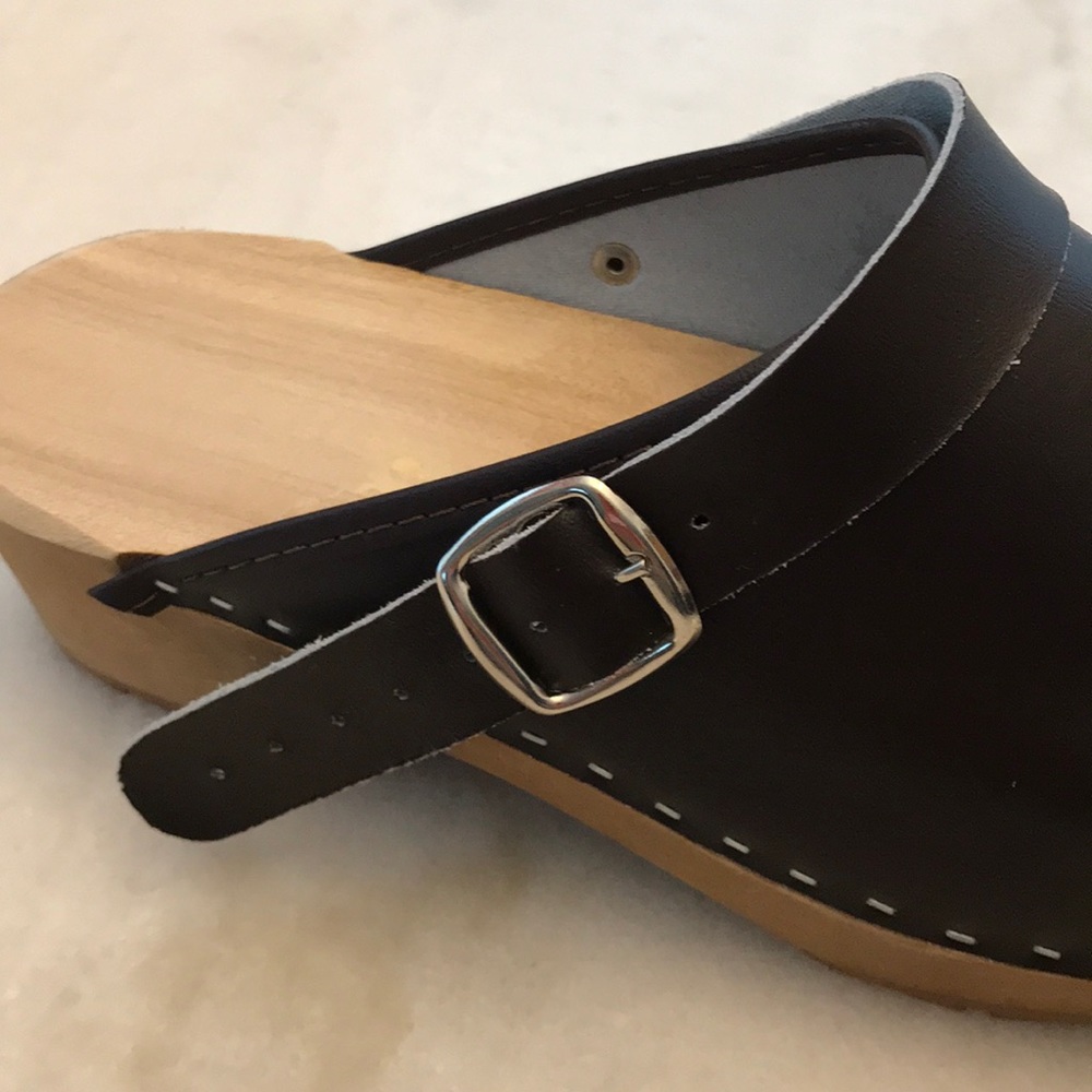 Brown Clogs - Picture 4 of 4